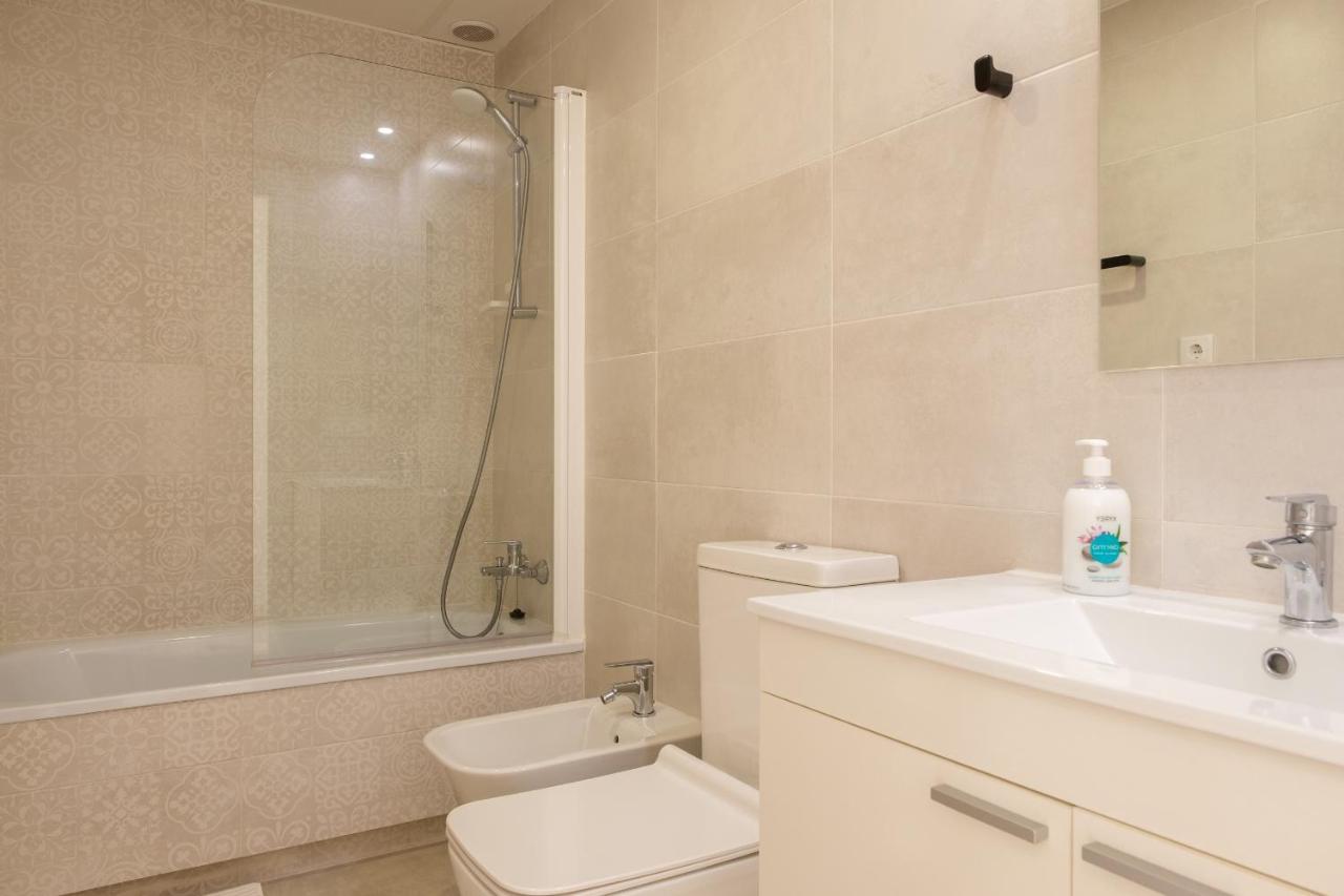 Bright, Brand New & Very Comfortable Apartment Valencia Bagian luar foto